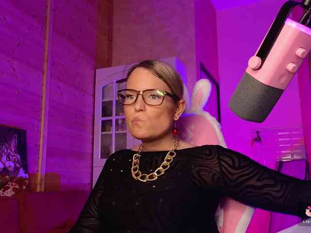 Findom_Lady_Shine webcam