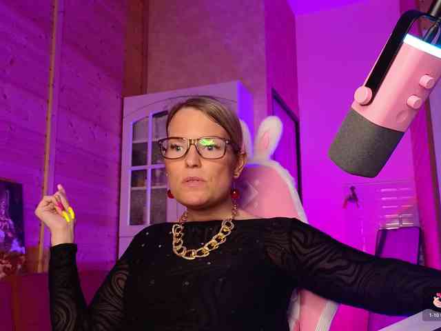 Findom_Lady_Shine webcam