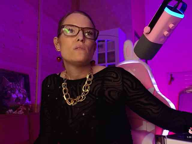 Findom_Lady_Shine webcam