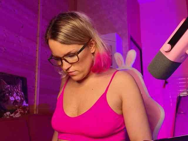 Findom_Lady_Shine webcam