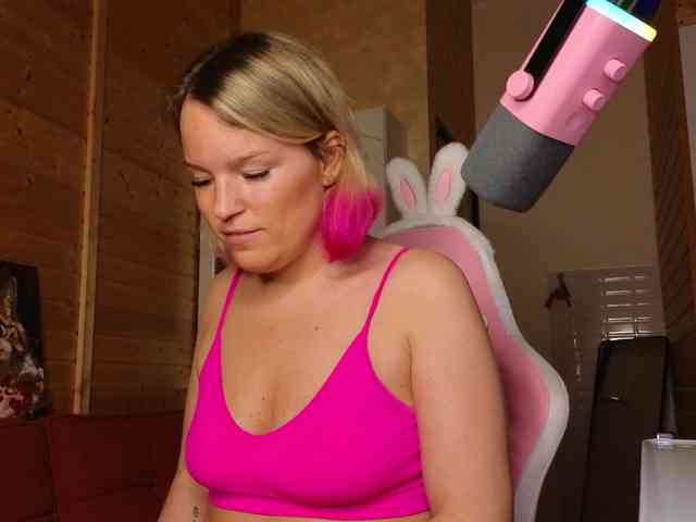 Findom_Lady_Shine webcam