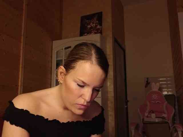 Findom_Lady_Shine webcam