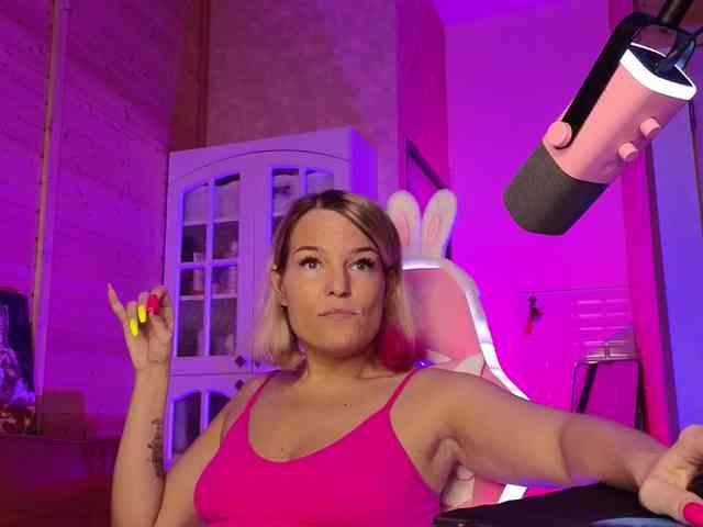 Findom_Lady_Shine webcam