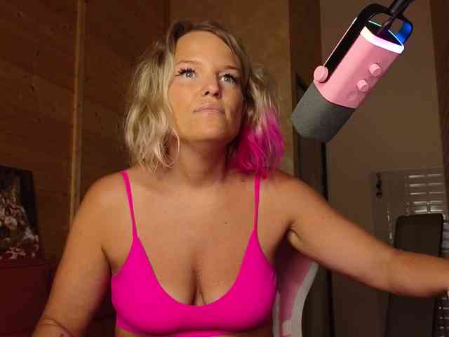 Findom_Lady_Shine webcam