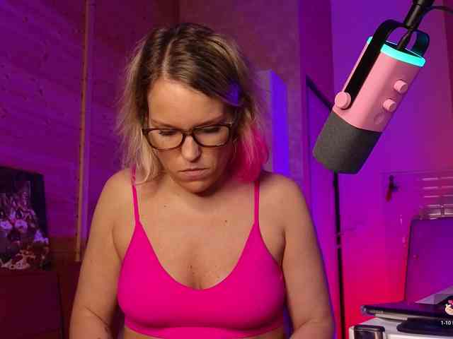 Findom_Lady_Shine webcam