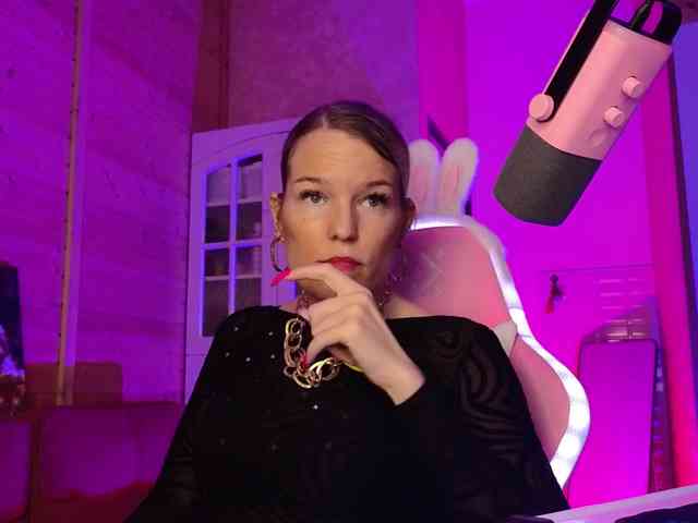 Findom_Lady_Shine webcam