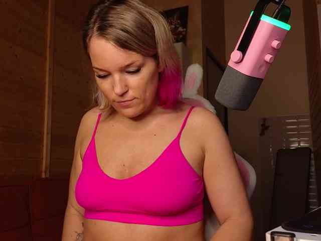 Findom_Lady_Shine webcam