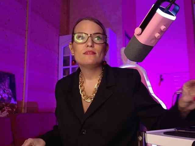 sweeteve050 Live Webcam on BongaCams