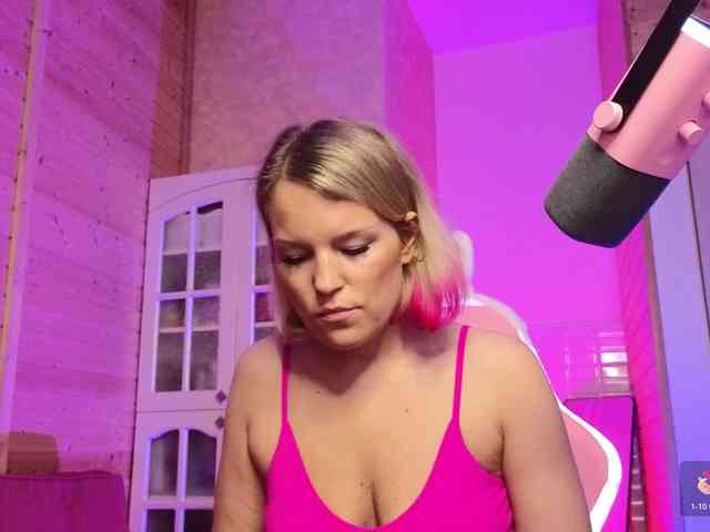 Findom_Lady_Shine webcam