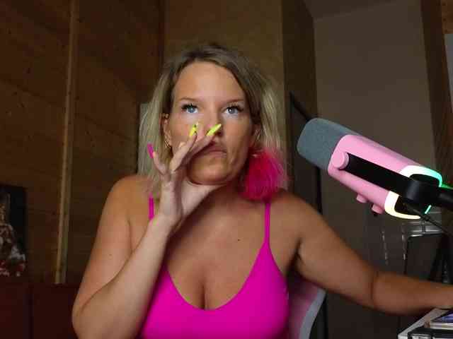 Findom_Lady_Shine webcam