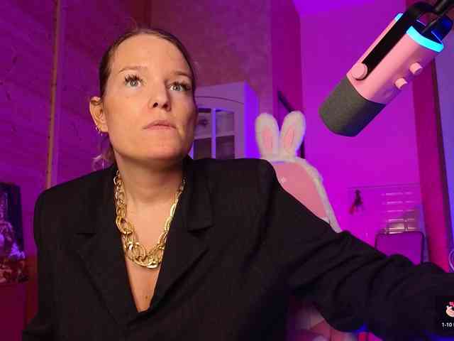 Findom_Lady_Shine webcam