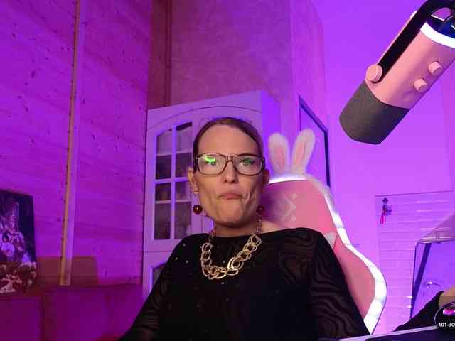 Findom_Lady_Shine webcam