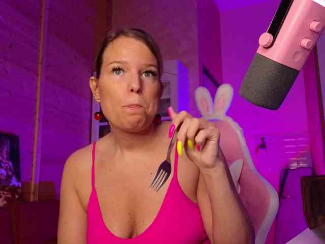 Findom_Lady_Shine webcam