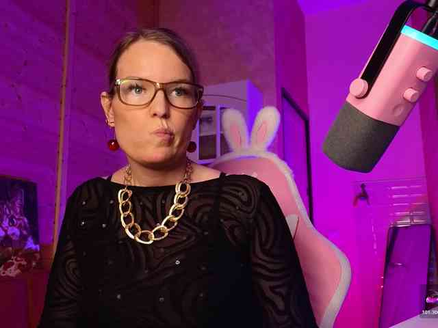 Findom_Lady_Shine webcam