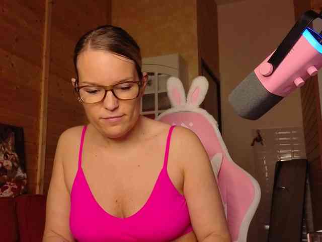 Findom_Lady_Shine webcam