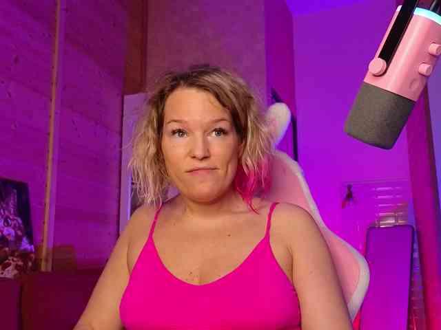Findom_Lady_Shine webcam