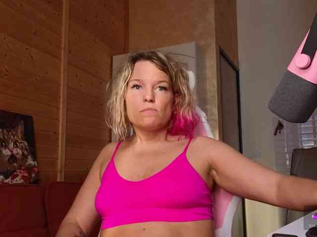 Findom_Lady_Shine webcam