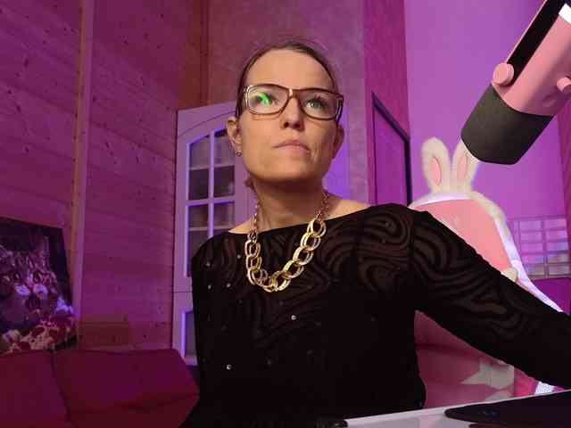Findom_Lady_Shine webcam