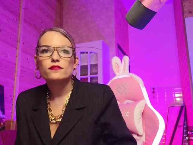 Findom_Lady_Shine webcam