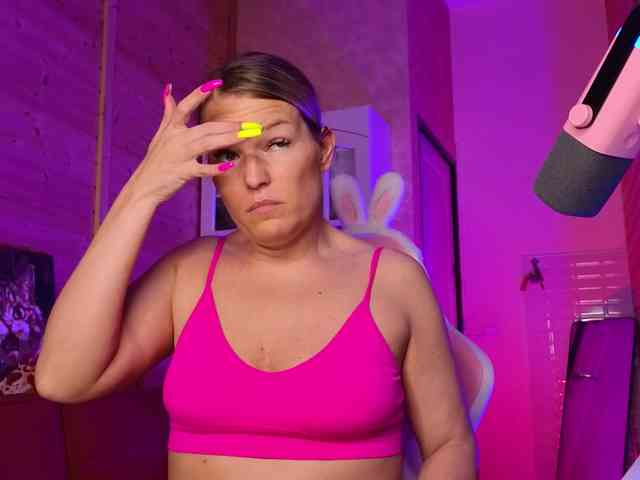 Findom_Lady_Shine webcam