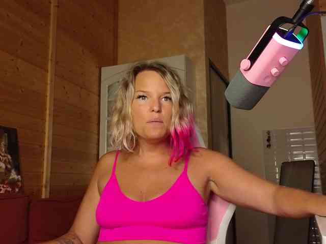 Findom_Lady_Shine webcam