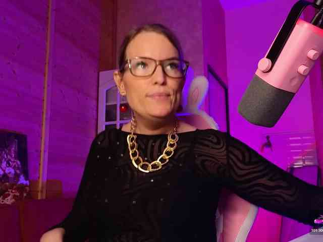 Findom_Lady_Shine webcam