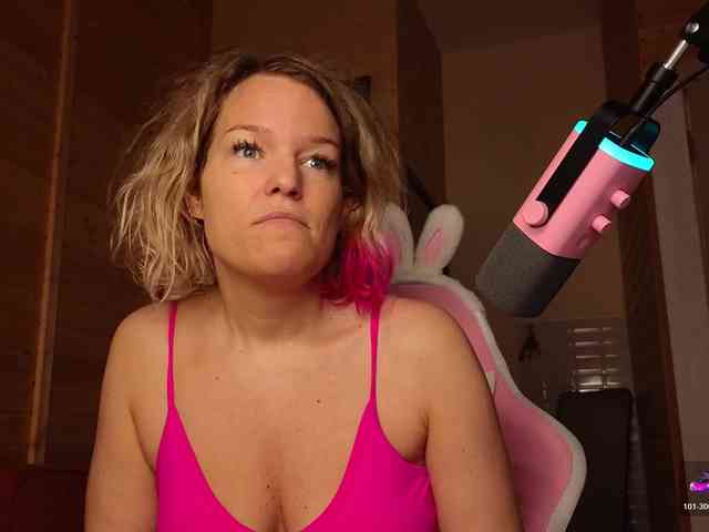 Findom_Lady_Shine webcam