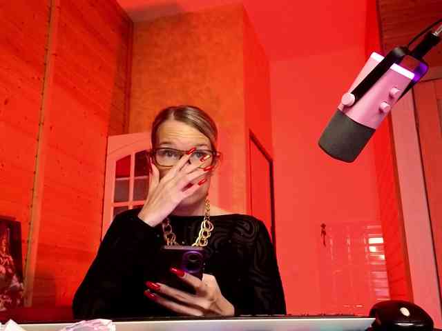 Findom_Lady_Shine webcam