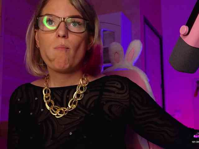 Findom_Lady_Shine webcam