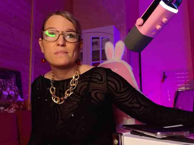 Findom_Lady_Shine webcam