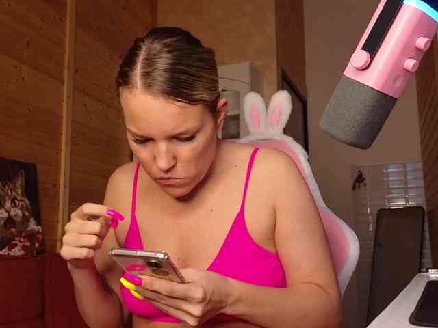Findom_Lady_Shine webcam