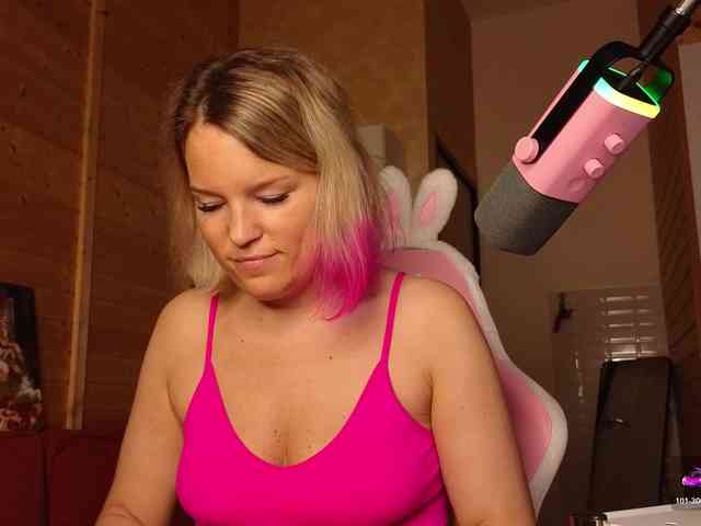 Findom_Lady_Shine webcam