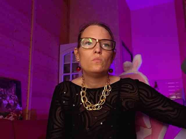 Findom_Lady_Shine webcam