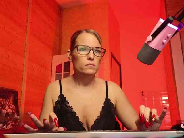 Findom_Lady_Shine webcam