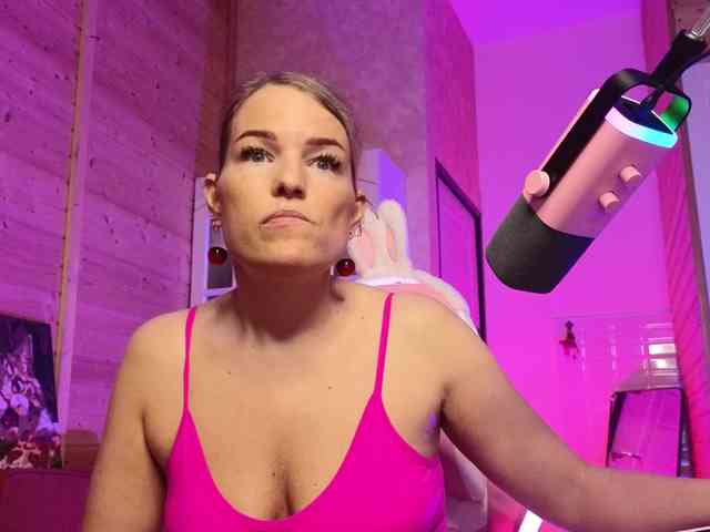 Findom_Lady_Shine webcam