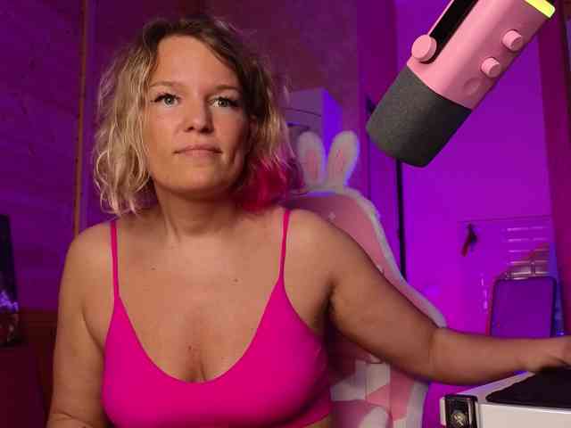 Findom_Lady_Shine webcam