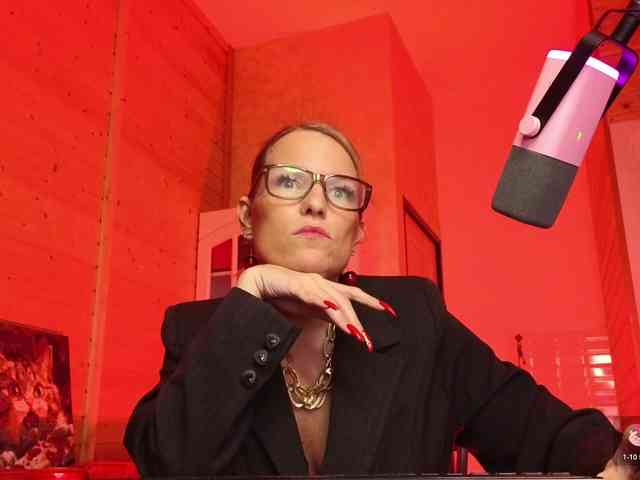 Findom_Lady_Shine webcam