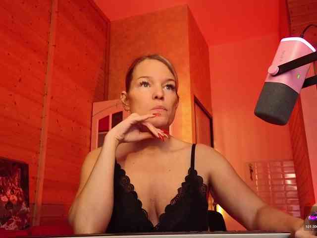 sweeteve050 Live Webcam on BongaCams