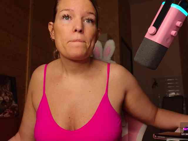 Findom_Lady_Shine webcam