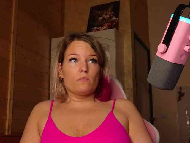 Findom_Lady_Shine webcam
