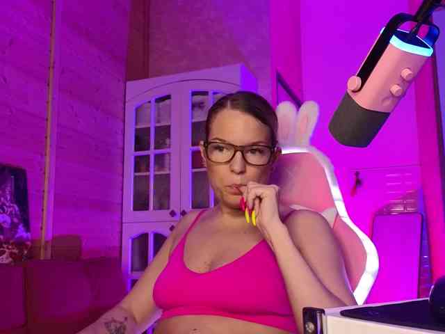 Findom_Lady_Shine webcam