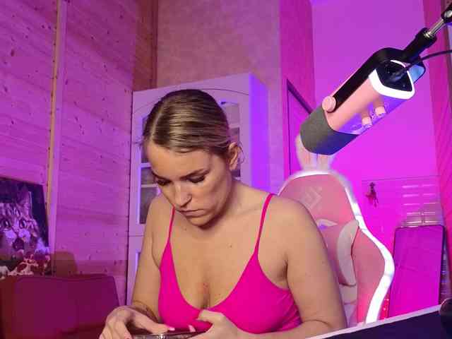Findom_Lady_Shine webcam