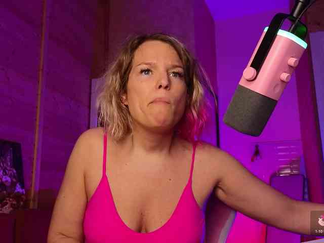 Findom_Lady_Shine webcam