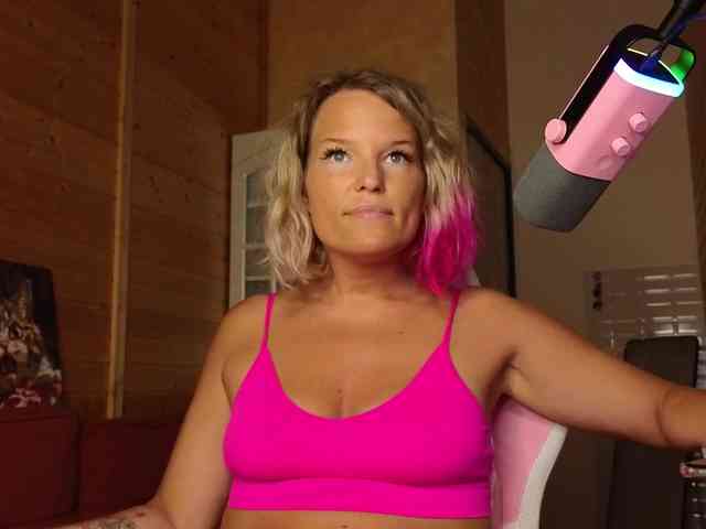 Findom_Lady_Shine webcam