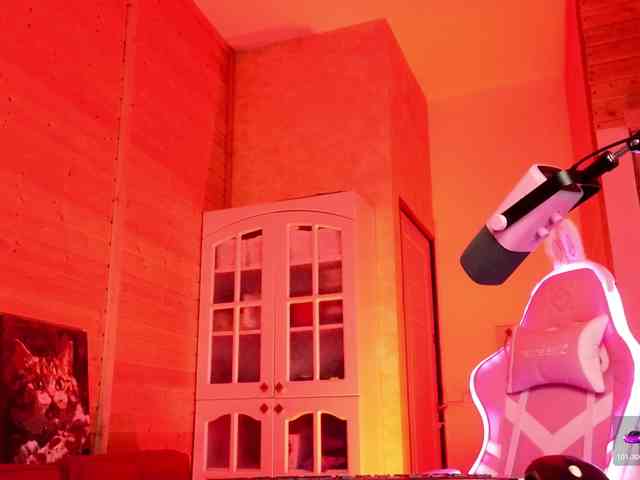 Findom_Lady_Shine webcam