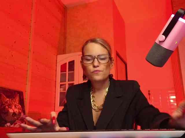 Findom_Lady_Shine webcam