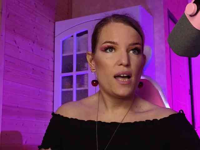 Findom_Lady_Shine webcam
