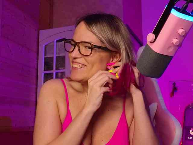 Findom_Lady_Shine webcam