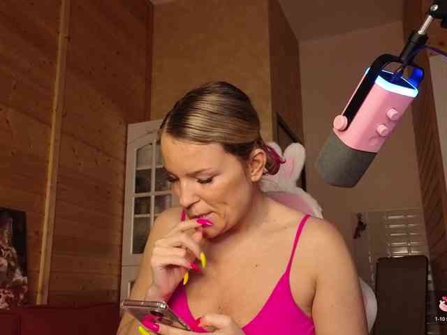 Findom_Lady_Shine webcam