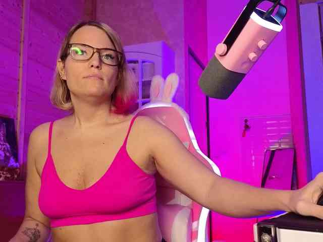 Findom_Lady_Shine webcam